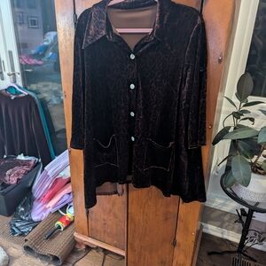 Elegant Leopard Print Velvet Women's Top With Pockets